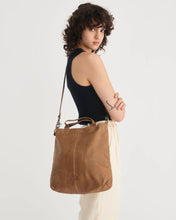 Load image into Gallery viewer, STITCH & HIDE - WATEGOES BAG - saddle