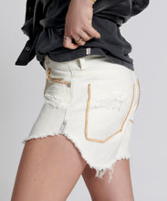 Load image into Gallery viewer, ONETEASPOON - PEARL OUTLAW MID LENGTH SHORT
