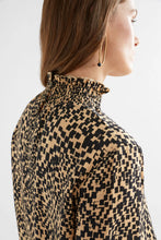 Load image into Gallery viewer, ELK - VEDA TURTLENECK TOP