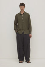 Load image into Gallery viewer, ASSEMBLY - EVERYDAY MENS L/S LINEN SHIRT Dark Military