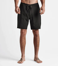 Load image into Gallery viewer, ROARK - LAYOVER 2.0 SHORT - Black