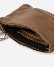 Load image into Gallery viewer, STITCH & HIDE - MELBOURNE POUCH in SADDLE