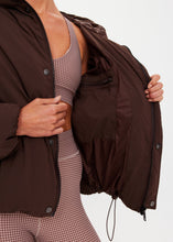 Load image into Gallery viewer, THE UPSIDE - MERCER HOODED PUFFER JACKET / cocoa