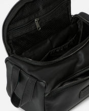 Load image into Gallery viewer, STITCH & HIDE - JETT TOILETRY BAG BLACK