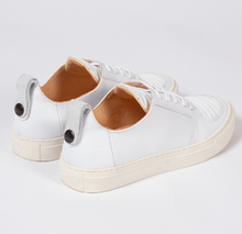 Load image into Gallery viewer, EKN - ARGAN LOW IN WHITE LEATHER
