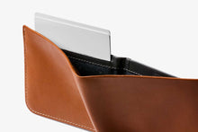 Load image into Gallery viewer, BELLROY - HIDE & SEEK LO CARAMEL