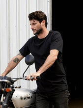 Load image into Gallery viewer, MR SIMPLE - REGINALD TEE BLACK