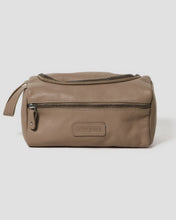 Load image into Gallery viewer, STITCH & HIDE - JETT TOILETRY BAG in OAK