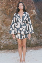 Load image into Gallery viewer, ZULU &amp; ZEPHYR - MOSAIC QUILTED LINEN BLEND REVERSIBLE JACKET
