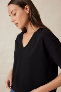 CERES LIFE - BOXY V-NECK TEE / BLACK