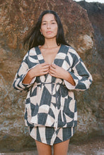 Load image into Gallery viewer, ZULU &amp; ZEPHYR - MOSAIC QUILTED LINEN BLEND REVERSIBLE JACKET
