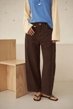 Load image into Gallery viewer, CERES LIFE - DEMI BARREL JEAN / bitter choc
