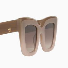 Load image into Gallery viewer, VALLEY - BRIGADA TOFFEE FADE TO IVORY /BROWN GRADIENT

