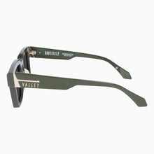 Load image into Gallery viewer, VALLEY - ROOSEVELT - Army Green e Gold Metal / Black Lens
