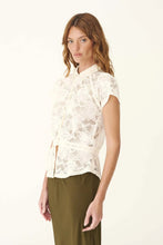Load image into Gallery viewer, ROWIE - ALLIE PEPLUM BLOUSE / creme lace
