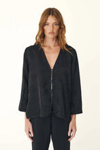 Load image into Gallery viewer, ROWIE - ATTARD JACQUARD TANG SHIRT / noir floral
