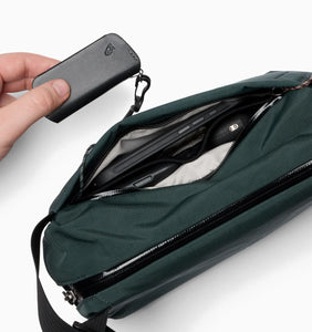 BELLROY VENTURE SLING 9L - DEEP OCEAN