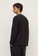Load image into Gallery viewer, ASSEMBLY - BILLIE COTTON HEMP L/S TEE - washed black
