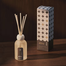 Load image into Gallery viewer, ALIVE - REED DIFFUSER VANILLA CREAM &amp; TONKA BEAN
