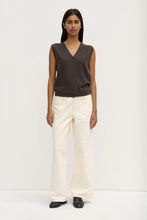 Load image into Gallery viewer, ASSEMBLY - LARA CASHMERE KNIT TANK - GANACHE MARLE
