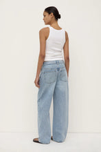Load image into Gallery viewer, ASSEMBLY - LOOSE FIT JEAN / Mid Stone Wash
