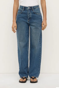 ASSEMBLY - OVERSIZED HIGH RISE JEAN / dark indigo fade
