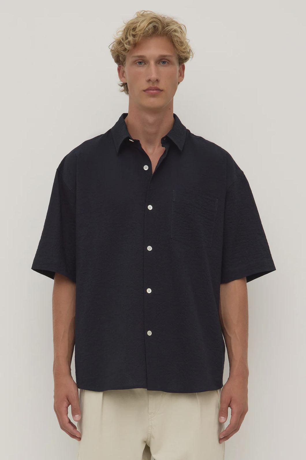 ASSEMBLY - RAINE SHORT SLEEVE SHIRT / Navy