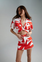 Load image into Gallery viewer, SUMMI SUMMI - CROPPED LINEN TWIST SHIRT - SAILORS DELIGHT
