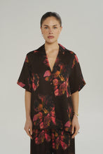 Load image into Gallery viewer, SUMMI SUMMI - BUTTON UP S/S SHIRT chocolat petals
