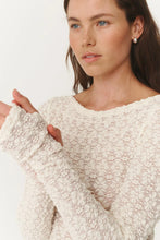 Load image into Gallery viewer, ROWIE THE LABEL - SAMANTHA CLOVER LACE TOP / creme
