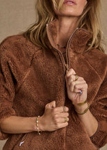Load image into Gallery viewer, THE UPSIDE - HARLOW FLEECE PULLOVER / walnut
