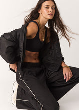 Load image into Gallery viewer, THE UPSDIE -TRIBUTE BOMBER JACKET / black
