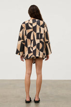 Load image into Gallery viewer, ZULU &amp; ZEPHYR - MOSAIC QUILTED LINEN BLEND REVERSIBLE JACKET

