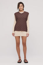 Load image into Gallery viewer, ZULU &amp; ZEPHYR - BASKETWEAVE KNIT VEST / deep brown
