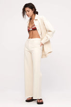 Load image into Gallery viewer, ZULU &amp; ZEPHYR - ORGANIC MID RISE JEAN / Coconut Solid
