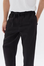 Load image into Gallery viewer, ASSEMBLY - TIDE LINEN PANTS BLACK
