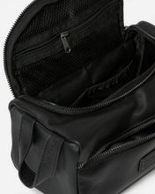 Load image into Gallery viewer, STITCH &amp; HIDE - JETT TOILETRY BAG BLACK
