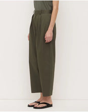 Load image into Gallery viewer, ASSEMBLY - GENO POPLIN PANT in MOSS
