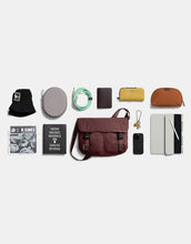 Load image into Gallery viewer, BELLROY - CINCH MESSENGER 12L BAG / BURGUNDY
