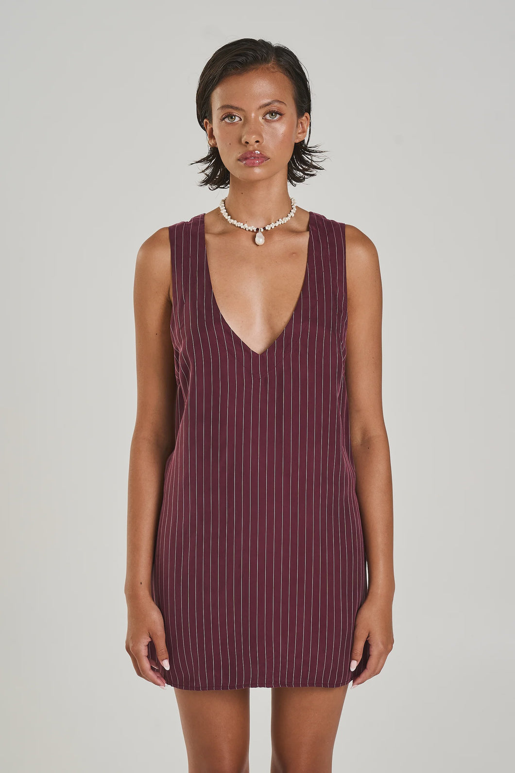 SUMMI SUMMI - V-NEK SHIFT DRESS / KINA PINSTRIPE