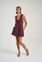 Load image into Gallery viewer, SUMMI SUMMI - V-NEK SHIFT DRESS / KINA PINSTRIPE
