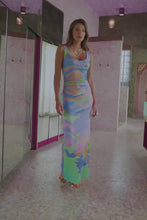 Load and play video in Gallery viewer, SUMMI SUMMI - EMMA MAXI DRESS /Bananas
