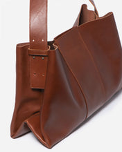 Load image into Gallery viewer, STITCH &amp; HIDE - PENNI TOTE in MAPLE
