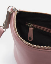 Load image into Gallery viewer, STITCH &amp; HIDE CASSIE CLUTCH - DUSTY ROSE
