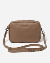 Load image into Gallery viewer, STITCH &amp; HIDE - TAYLOR BAG OAK
